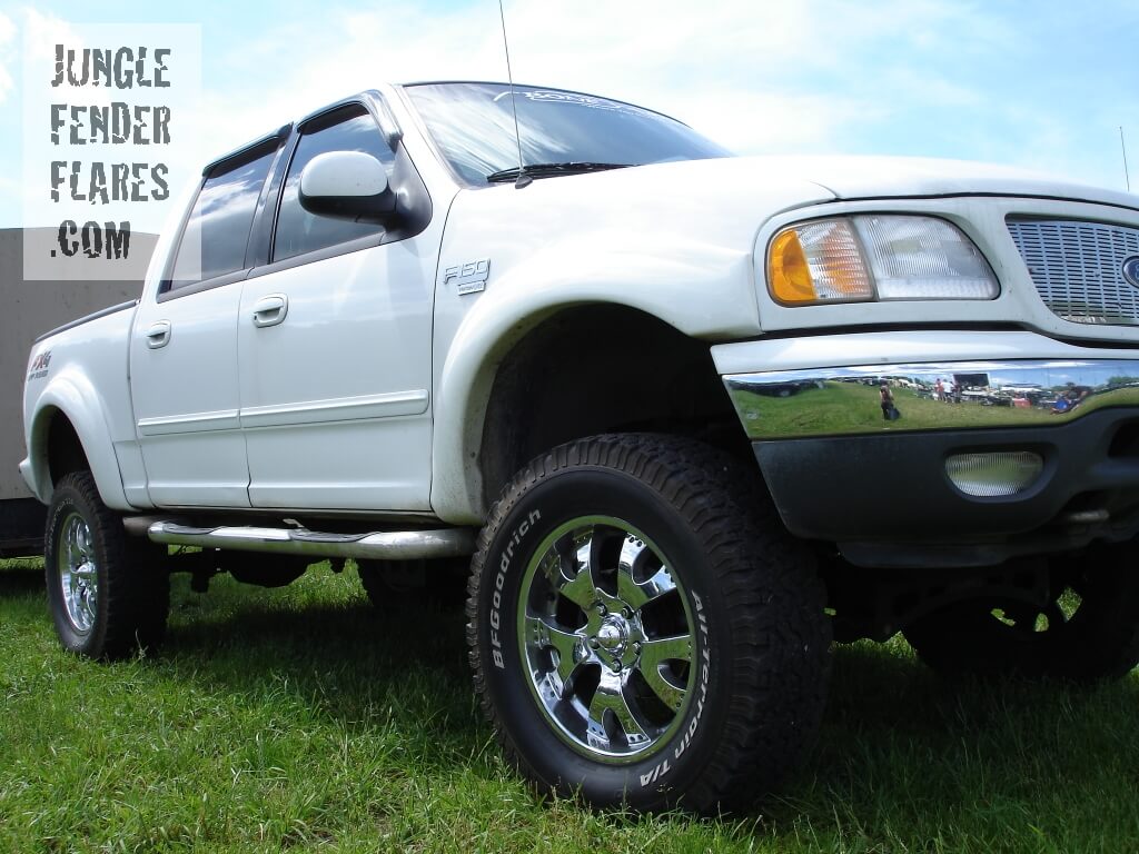 2001 Ford F150 FX4 lifted with wheel flares installed