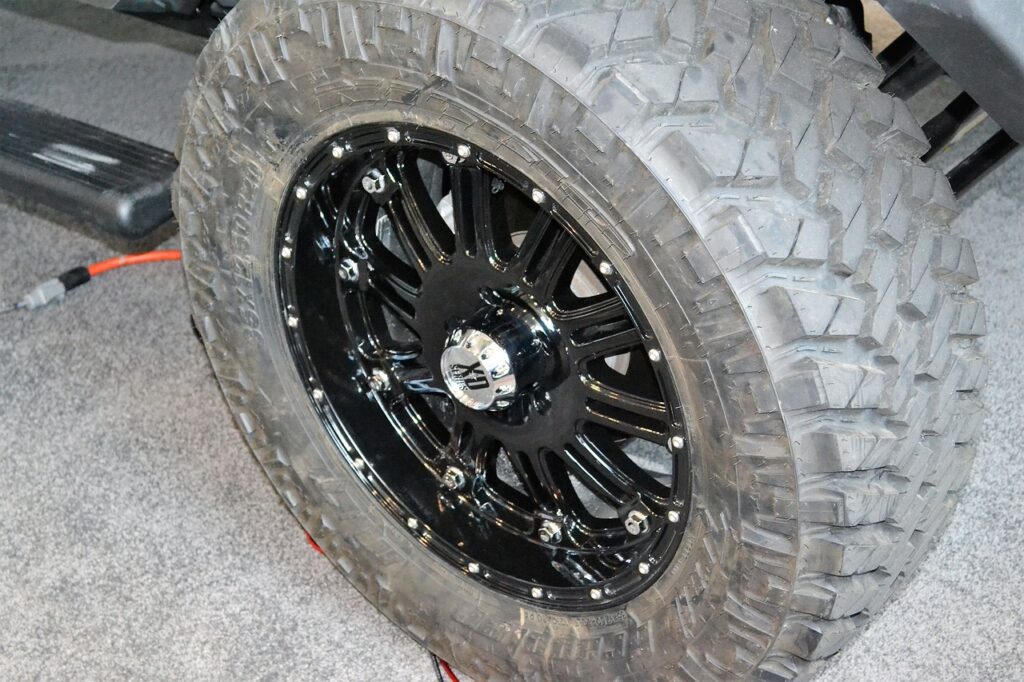 , Improve Your 4WD Truck&#8217;s Off-Road Capability With Bigger Tires